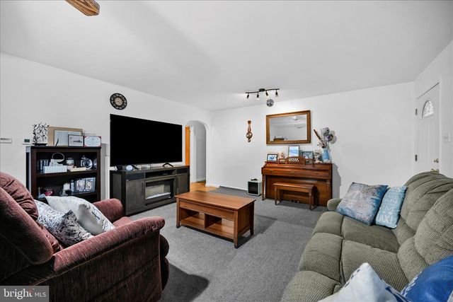 593 MULL AVE, Leesport, PA 19533