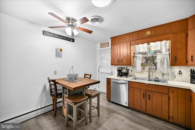 593 MULL AVE, Leesport, PA 19533