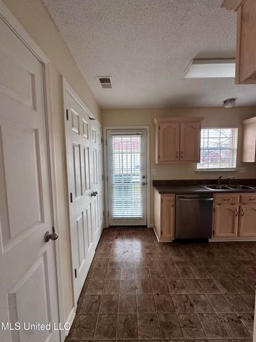 1366 Carriage View Lane, Southaven, MS 38671