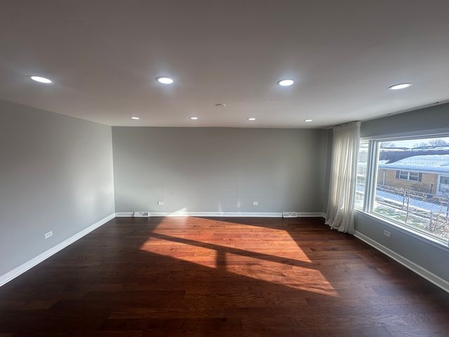 9485 Sumac Road F, Des Plaines, IL 60016