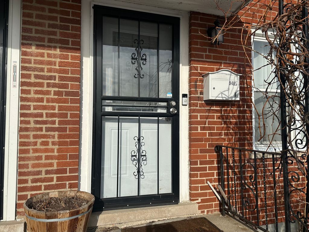 9485 Sumac Road F, Des Plaines, IL 60016