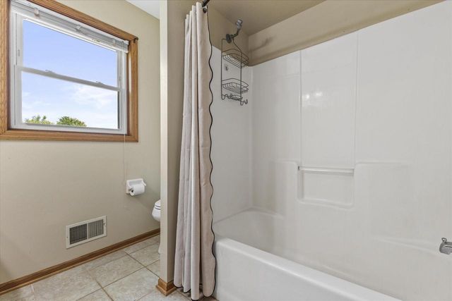7115 Joy Marie LANE, Waterford, WI 53185