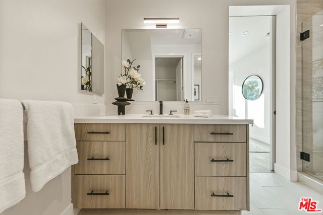3222 S Barrington Avenue, Los Angeles, CA 90066