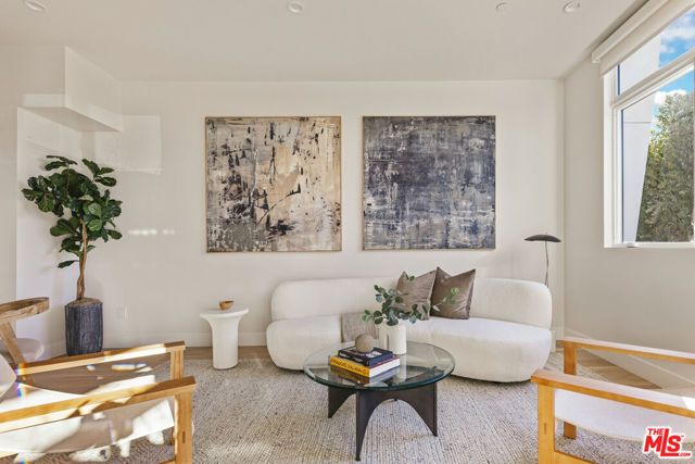 3222 S Barrington Avenue, Los Angeles, CA 90066