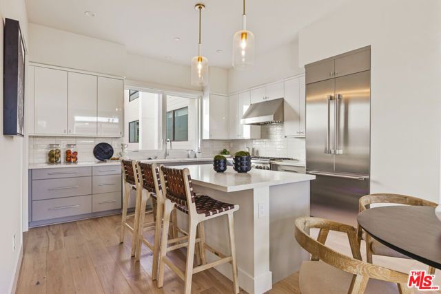 3222 S Barrington Avenue, Los Angeles, CA 90066