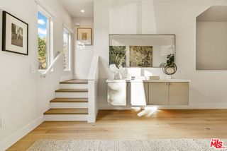 3222 S Barrington Avenue, Los Angeles, CA 90066