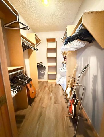 1734 S Justin Cir, Wichita, KS 67207