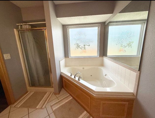 1734 S Justin Cir, Wichita, KS 67207