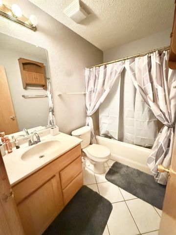 1734 S Justin Cir, Wichita, KS 67207