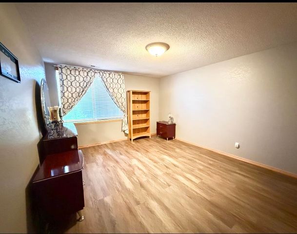 1734 S Justin Cir, Wichita, KS 67207