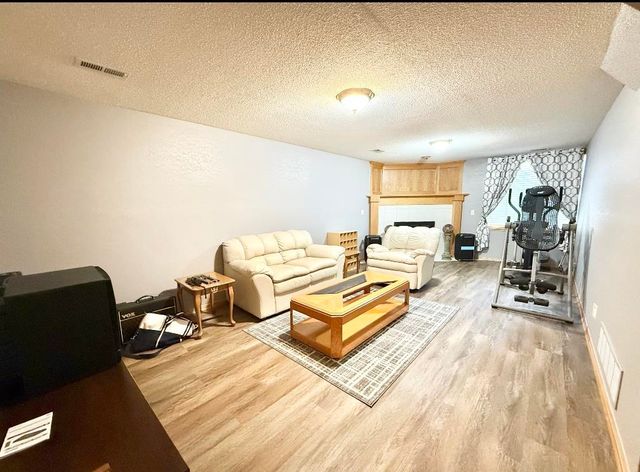 1734 S Justin Cir, Wichita, KS 67207