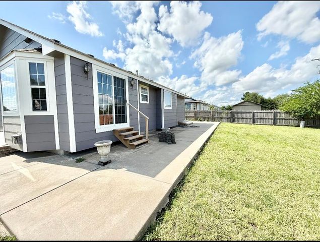 1734 S Justin Cir, Wichita, KS 67207