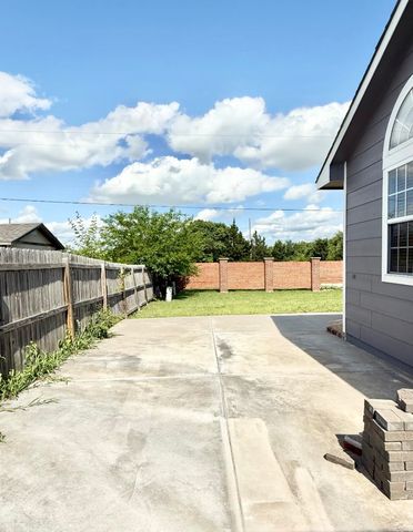 1734 S Justin Cir, Wichita, KS 67207