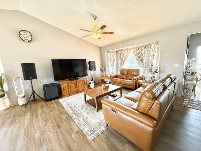 1734 S Justin Cir, Wichita, KS 67207