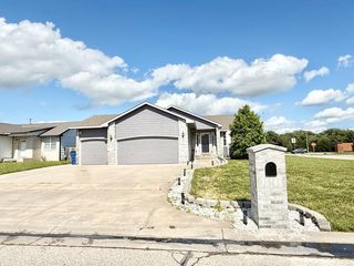 1734 S Justin Cir, Wichita, KS 67207