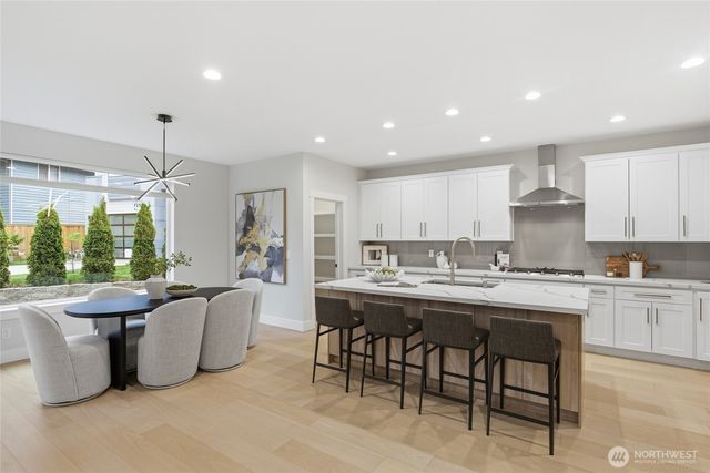 719 Edmonds Way, Edmonds, WA 98020