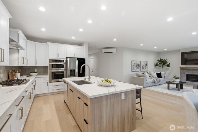 719 Edmonds Way, Edmonds, WA 98020