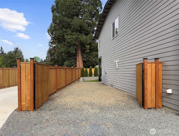 719 Edmonds Way, Edmonds, WA 98020