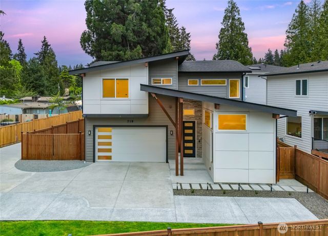 719 Edmonds Way, Edmonds, WA 98020