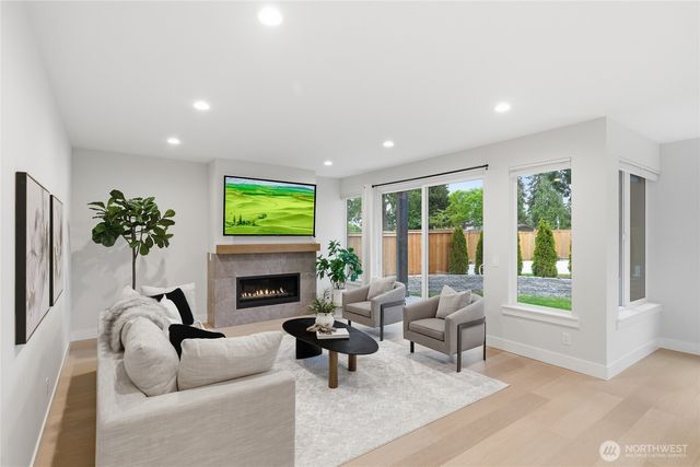 719 Edmonds Way, Edmonds, WA 98020