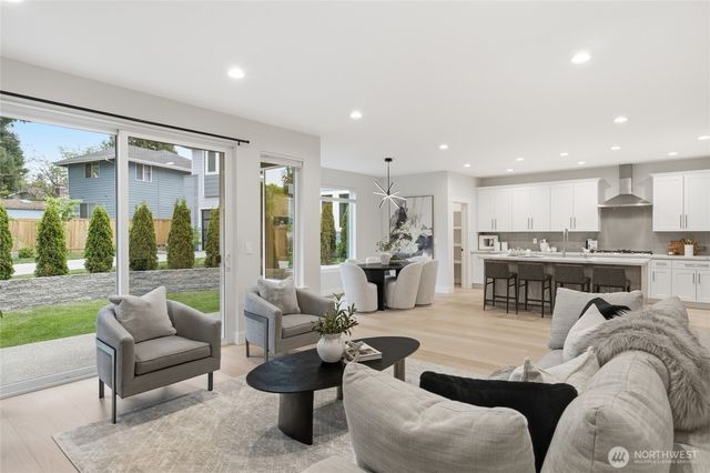 719 Edmonds Way, Edmonds, WA 98020