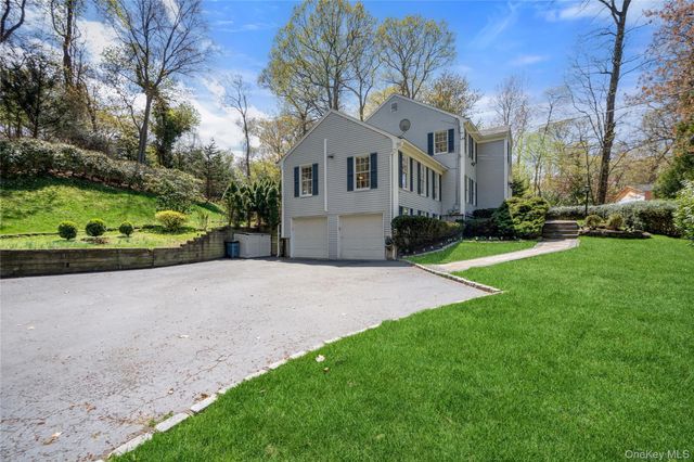 8 Dogwood Road, Stony Brook, NY 11790