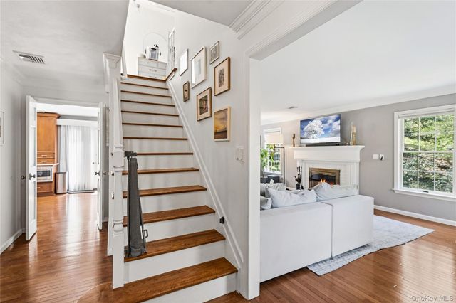 8 Dogwood Road, Stony Brook, NY 11790