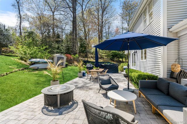 8 Dogwood Road, Stony Brook, NY 11790