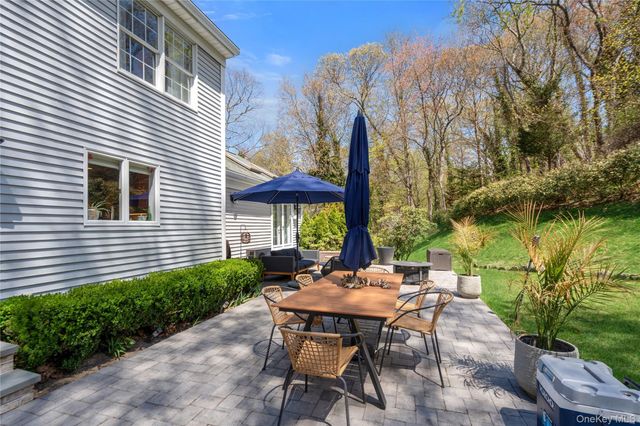 8 Dogwood Road, Stony Brook, NY 11790