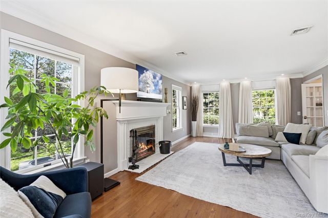 8 Dogwood Road, Stony Brook, NY 11790