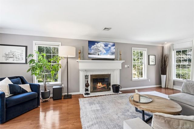 8 Dogwood Road, Stony Brook, NY 11790