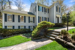 8 Dogwood Road, Stony Brook, NY 11790