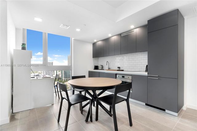 227 NE 2nd St 2602, Miami, FL 33132