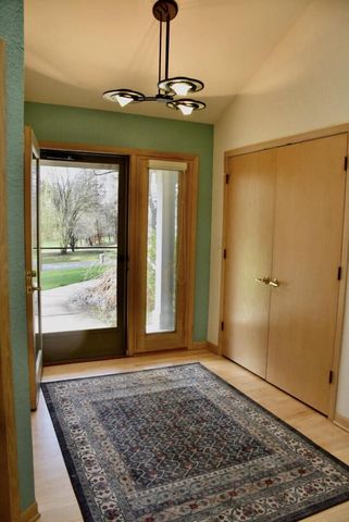 N61W16124 Hawthorne DRIVE, Menomonee Falls, WI 53051
