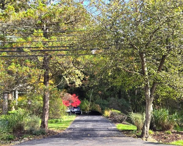 4639 Brainard Road, Chagrin Falls, OH 44022