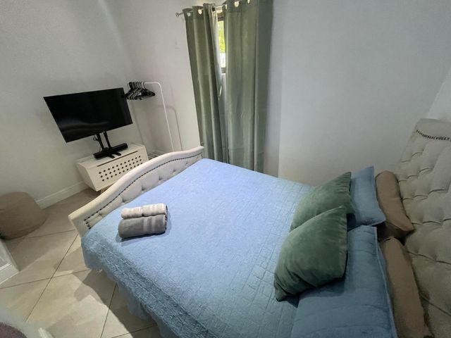 430 NE 1ST Avenue B, Fort Lauderdale, FL 33301