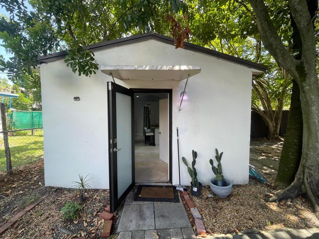 430 NE 1ST Avenue B, Fort Lauderdale, FL 33301