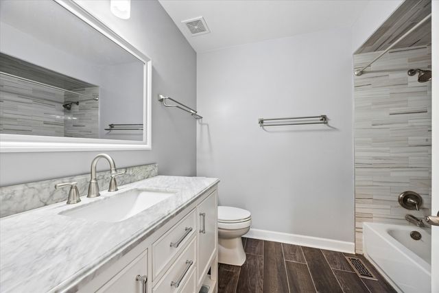 6076 Angel Lane, Lisle, IL 60532