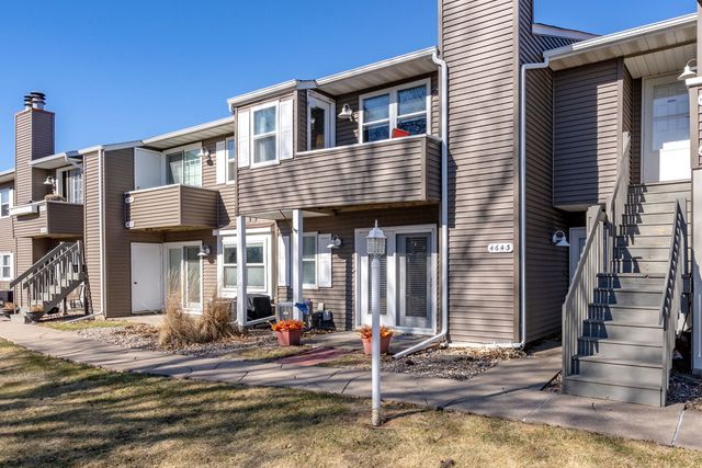 4643 CROW CREEK Court, Bettendorf, IA 52722