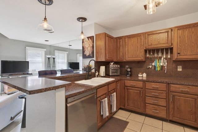 4643 CROW CREEK Court, Bettendorf, IA 52722