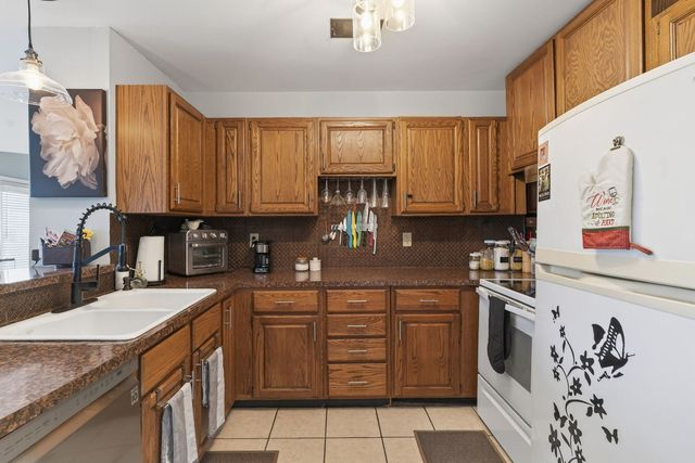 4643 CROW CREEK Court, Bettendorf, IA 52722