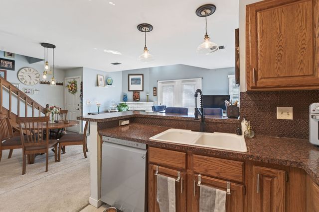 4643 CROW CREEK Court, Bettendorf, IA 52722