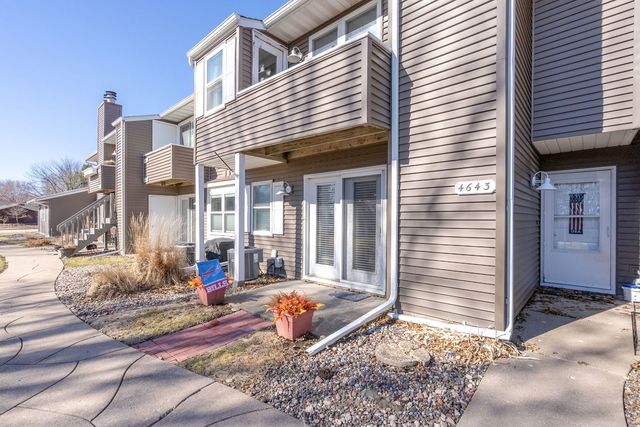 4643 CROW CREEK Court, Bettendorf, IA 52722