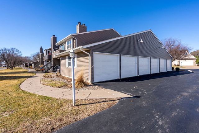 4643 CROW CREEK Court, Bettendorf, IA 52722