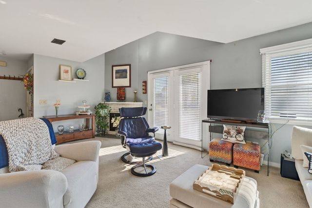 4643 CROW CREEK Court, Bettendorf, IA 52722