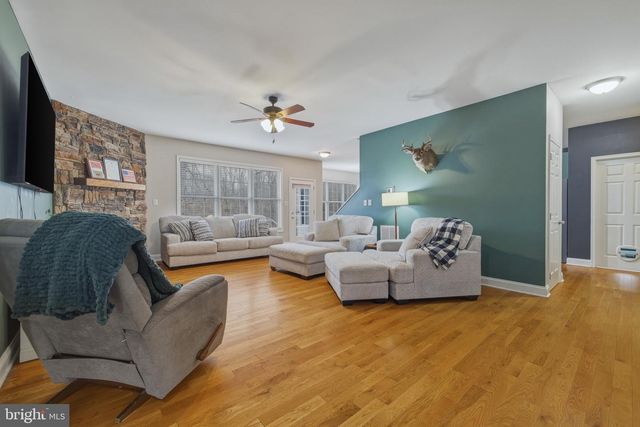 257 HUNTER RD, Maurertown, VA 22644