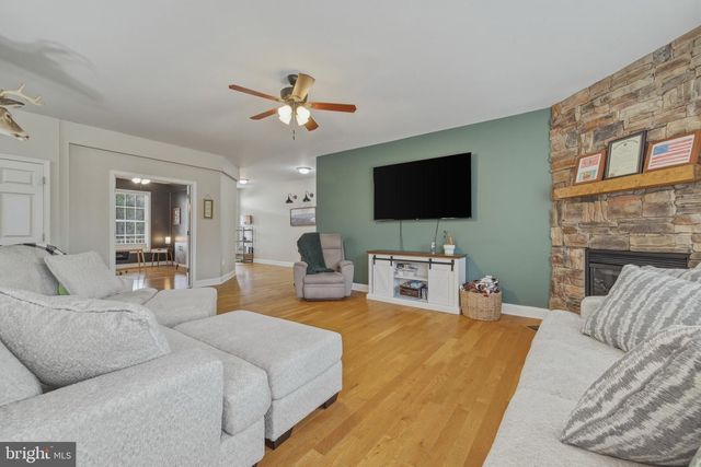 257 HUNTER RD, Maurertown, VA 22644