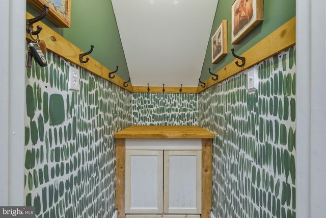 257 HUNTER RD, Maurertown, VA 22644