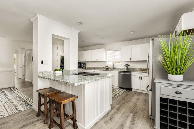 8032 Rusch Dr, Citrus Heights, CA 95621