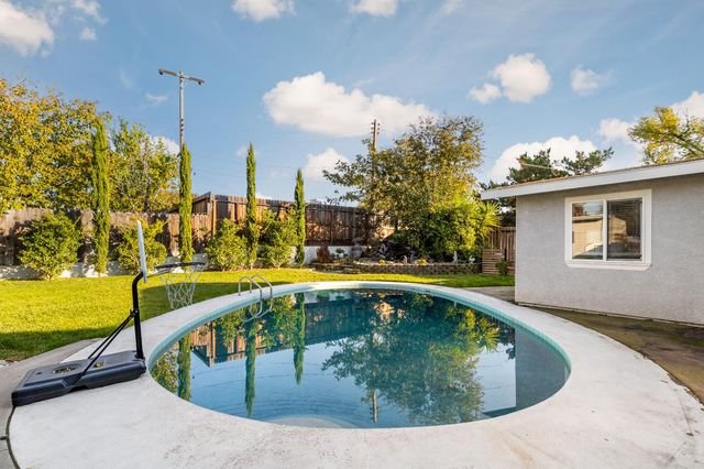 8032 Rusch Dr, Citrus Heights, CA 95621